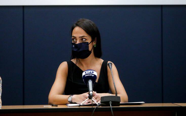 Μιχαηλίδου μετά τις δηλώσεις περί απόλυσης εργαζόμενων λόγω μη εμβολιασμού: – «Λάθος διατύπωση»