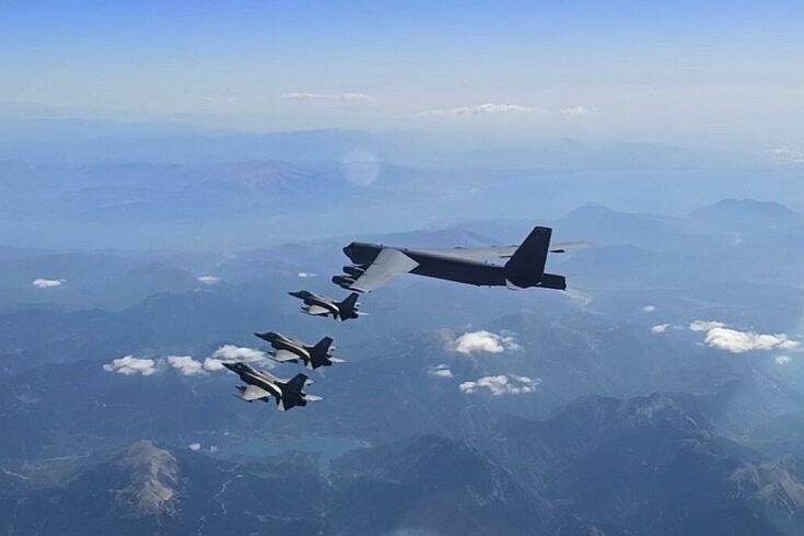 Ελληνικά F-16 συνόδευσαν αμερικανικό βομβαρδιστικό κατά την πτήση του εντός των FIR Αθηνών και Σκοπίων