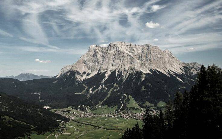 Η «στέγη» της Γερμανίας δέχθηκε ρεκόρ ορειβατών