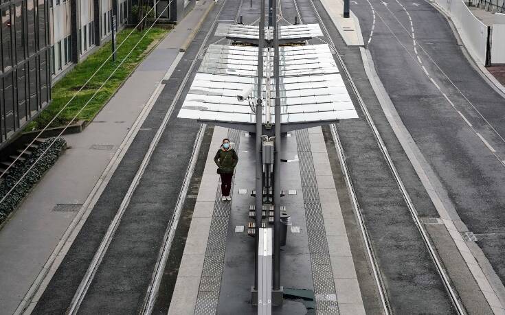 Επιβάτης σε τραμ στη Γαλλία επιτέθηκε με σπασμένο μπουκάλι κατά γυναίκας ελεγκτή