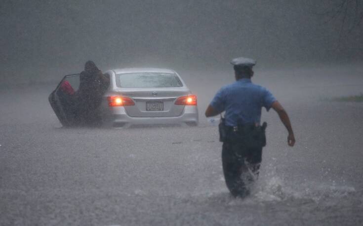 H τροπική καταιγίδα Ησαΐας σαρώνει τις ΗΠΑ: Ανεμοστρόβιλοι, πλημμύρες και καταστροφές