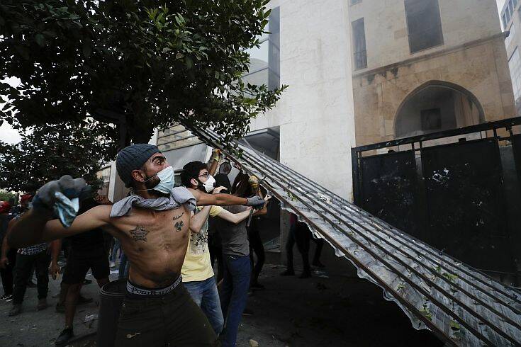 Νέες συγκρούσεις μεταξύ των δυνάμεων ασφαλείας και διαδηλωτών στη Βηρυτό