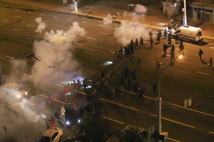 Χάος στη Λευκορωσία: 1.000 νέες συλλήψεις και χρήση πραγματικών πυρών εναντίον διαδηλωτών