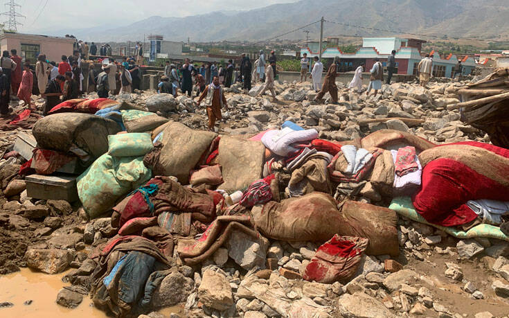 Σαράντα έξι νεκροί από τις πλημμύρες στο Αφγανιστάν &#8211; Άνθρωποι εγκλωβισμένοι στα συντρίμμια
