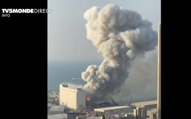 Καίγεται πλοίο που βρισκόταν στο λιμάνι της Βηρυτού &#8211; Τουλάχιστον 30 νεκροί και 3.000 τραυματίες από τις εκρήξεις