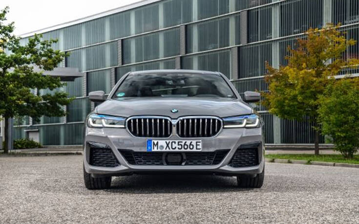 BMW 545e xDrive: Στην κορυφή της γκάμας των υβριδικών το 6κύλινδρο Sedan