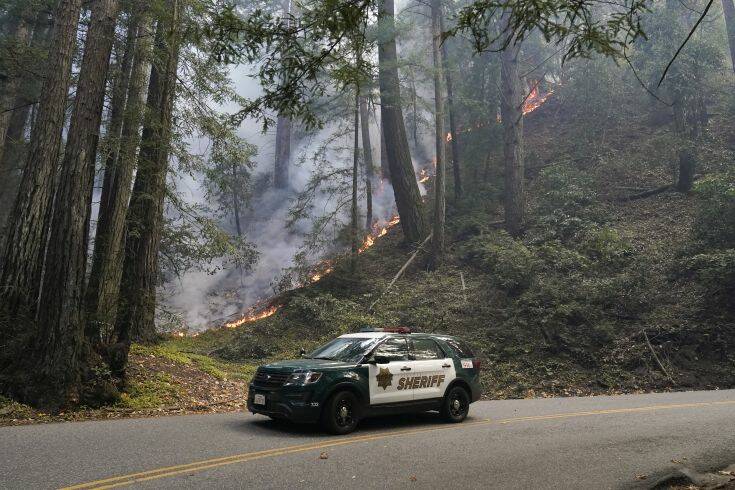 Συνεχίζεται η μάχη με τις φλόγες στην Καλιφόρνια, έχει καεί έκταση όση το Γκραν Κάνυον