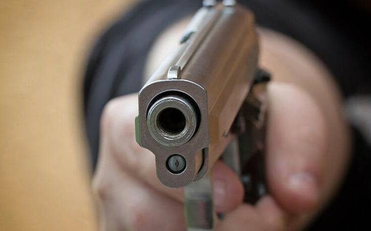 Φθιώτιδα: Αστυνομικός κατηγορείται ότι τράβηξε όπλο επειδή ενοχλήθηκε από τη φασαρία νεαρών