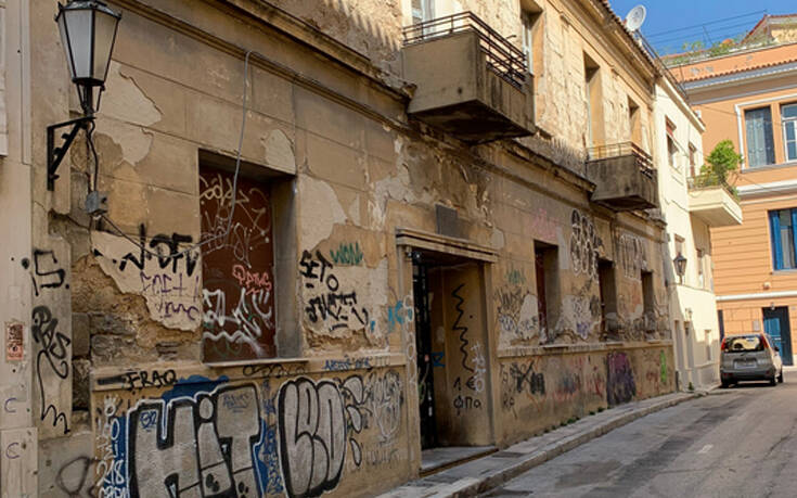 Στο υπουργείο Πολιτισμού περνά το διώροφο νεοκλασικό σπίτι του Κωστή Παλαμά στην Πλάκα – Δείτε πως είναι σήμερα