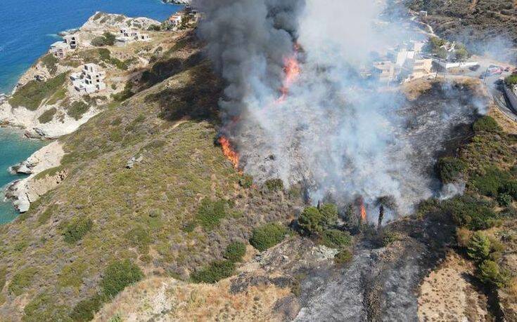 Φωτιά στην Αγία Πελαγία στην Κρήτη: Κάηκαν 30 στρέμματα – Στο αυτόφωρο δύο άντρες