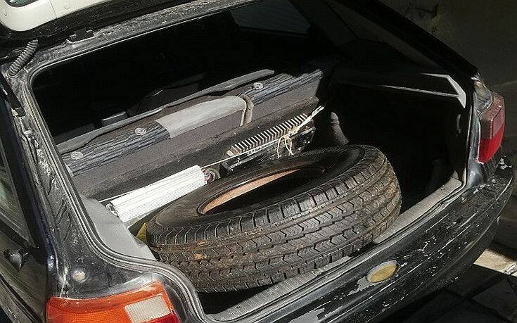 Έκρυψαν 12,5 κιλά κάνναβης σε ρεζέρβα αυτοκινήτου