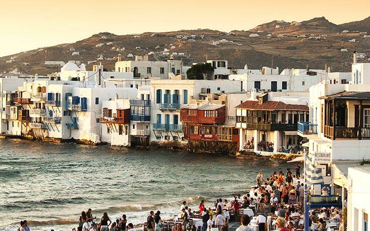 Μύκονος: Νέα καταγγελία μετά τα «χρυσά» καβουροπόδαρα – Πλήρωσαν 1.536 ευρώ για καλαμαράκια, αστακομακαρονάδα και σαλάτα