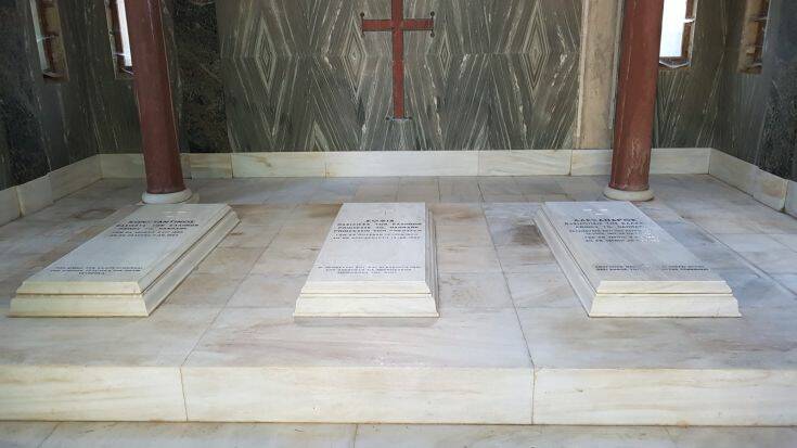 Σύλλογος Φίλων Κτήματος Τατοΐου για βανδαλισμό βασιλικών τάφων: Ένδειξη βαθιάς οπισθοδρόμησης και του κομπλεξισμού