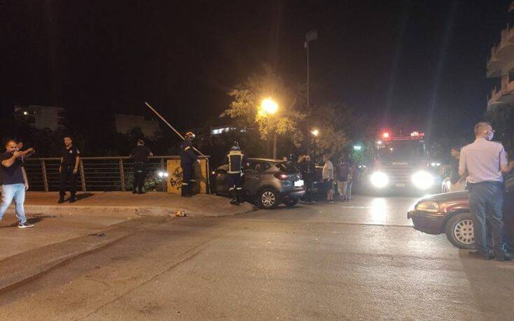 Απίστευτο τροχαίο στη Λάρισα: Αυτοκίνητο έριξε δύο ανήλικους από τη γέφυρα του Αλκαζάρ