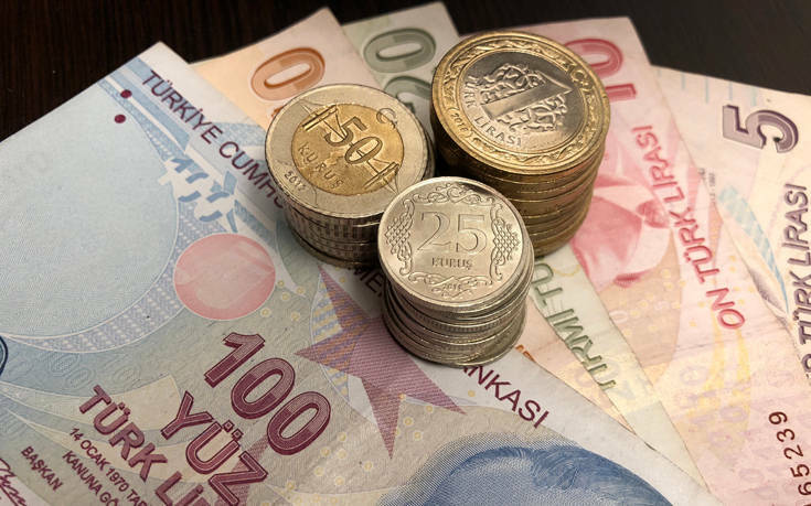 Η τράπεζα της Τουρκίας αύξησε τα επιτόκια για να βάλει φρένο στην κατρακύλα της λίρας
