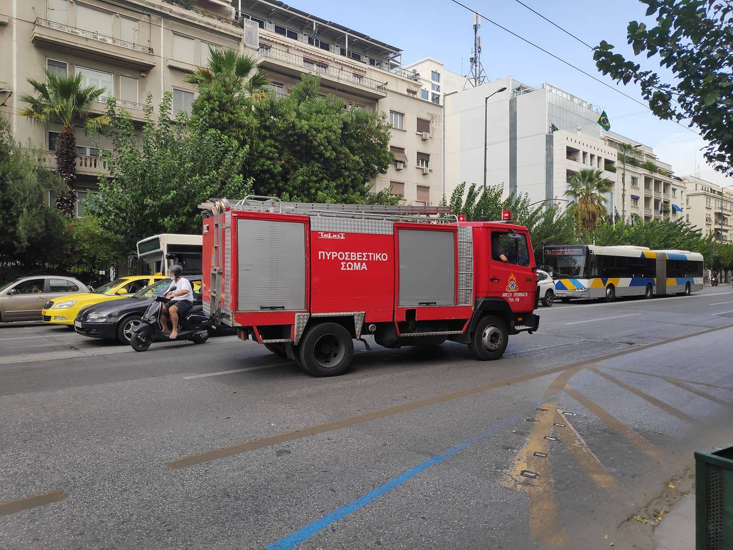 Φωτιά τώρα σε δασική έκταση στον Καρέα