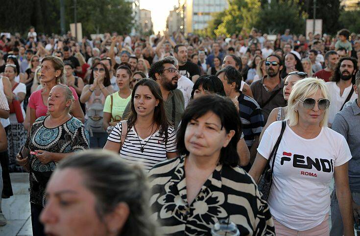 Συγκεντρώσεις σε πόλεις της Ελλάδας κατά της χρήσης μάσκας στα σχολεία