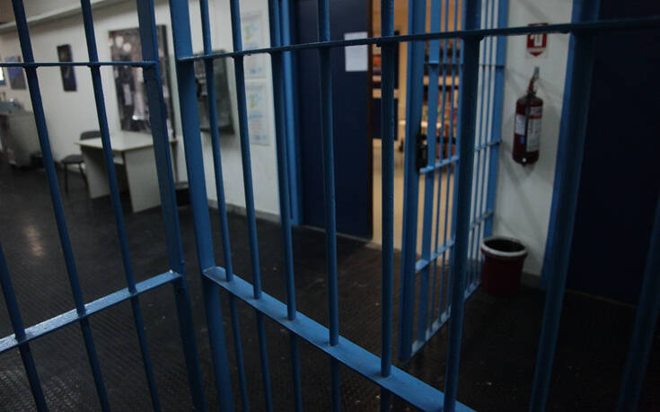 Γιαννιτσά: Κρατούμενος κρεμάστηκε με σεντόνι στο κελί