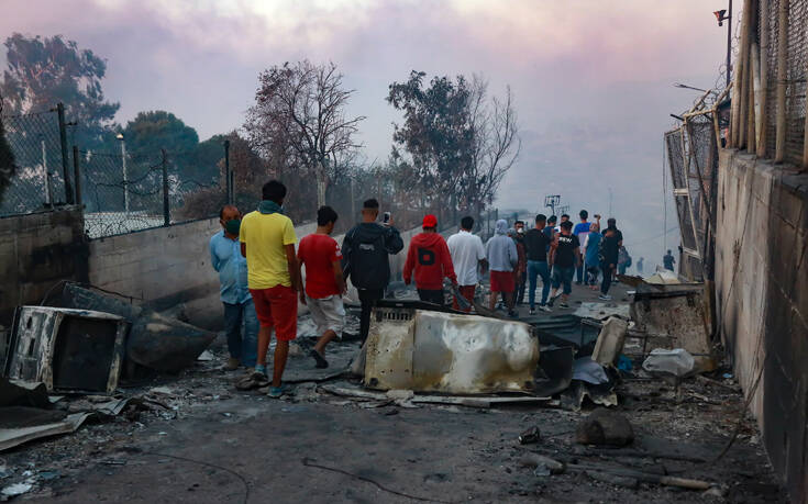 Φωτιά στη Μόρια: Σχοινάς, Γιόχανσον και Λέναρσιτς ενημέρωσαν το Σώμα των Επιτρόπων