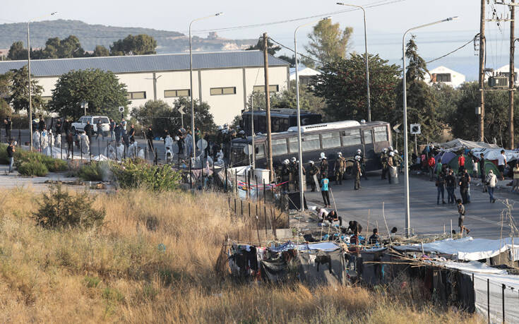 Μυτιλήνη: Συνεχίζεται για δεύτερη μέρα η αστυνομική επιχείρηση στο Καρά Τεπέ