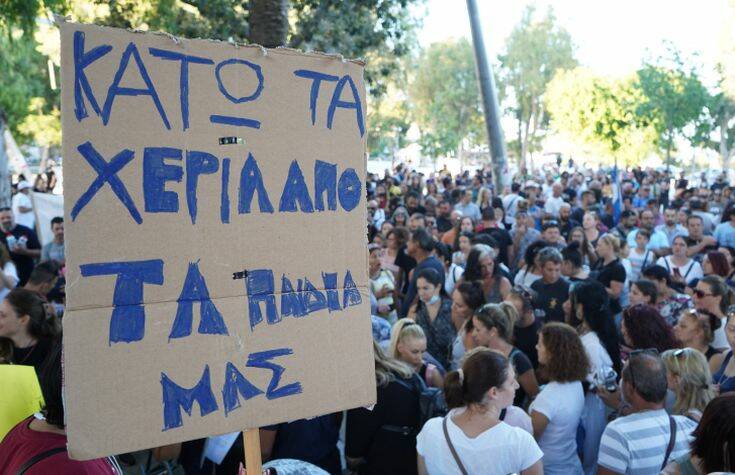 Λοιμωξιολόγος Λαζανάς: Όποιος θέλει να αυτοκτονήσει ας μην φοράει μάσκα