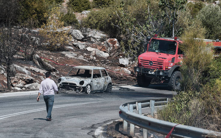 Εικόνες από τη μεγάλη φωτιά στη Νέα Μάκρη