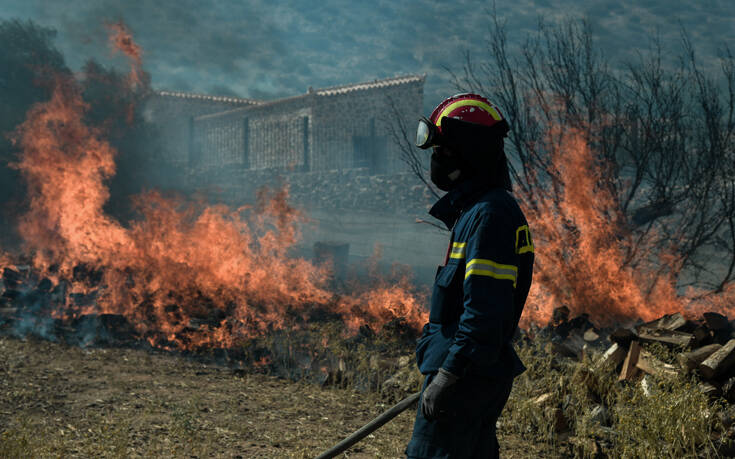 Φωτιά τώρα στη δυτική είσοδο της Θεσσαλονίκης