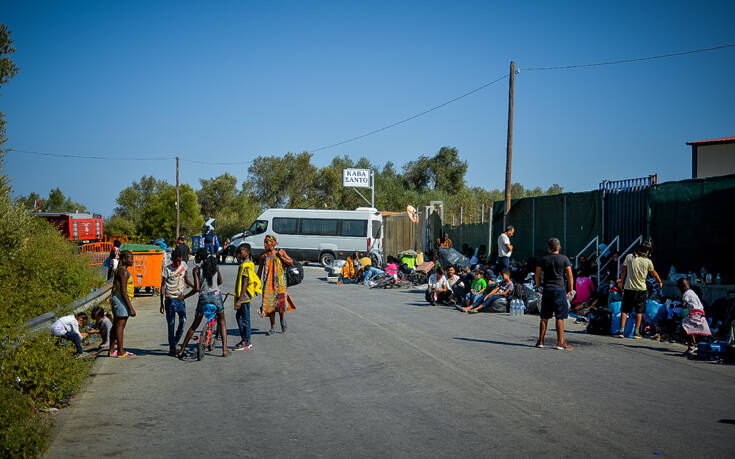 Μηταράκης: Μέσα στη μέρα σε πλοίο ή σκηνές οι ευάλωτες ομάδες στη Μόρια