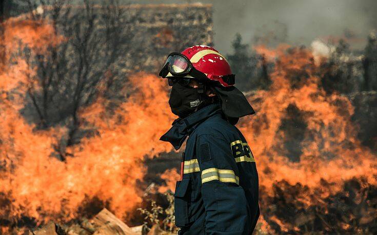 Μάχη με τους ανέμους και τον χρόνο για τη μεγάλη πυρκαγιά στον Έβρο