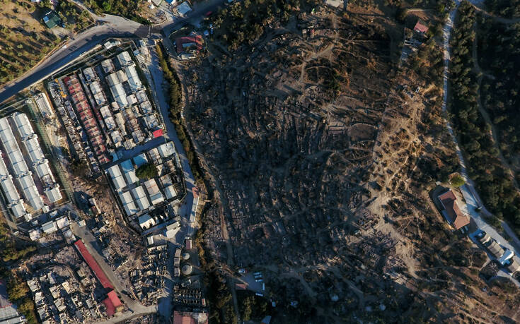 Εικόνες από ψηλά από το καμένο Κέντρο Υποδοχής στη Μόρια &#8211; Μαυρίλα και μυρωδιά καμένου παντού