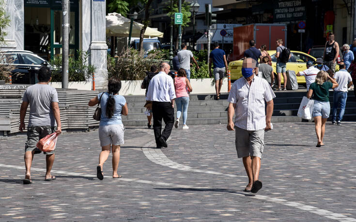 «Έχω άγχος πώς θα βγάλουμε το χειμώνα – Η μάσκα να γίνει κάτι σαν το πορτοφόλι»