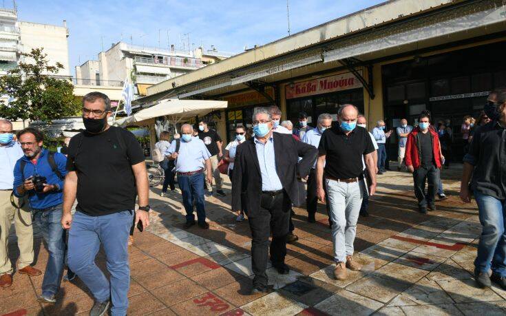 Στις πληγείσες περιοχές της Καρδίτσας ο Δημήτρης Κουτσούμπας
