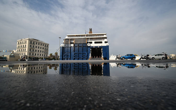 Κανονικά διεξάγονται τα δρομολόγια των πλοίων από τον Πειραιά