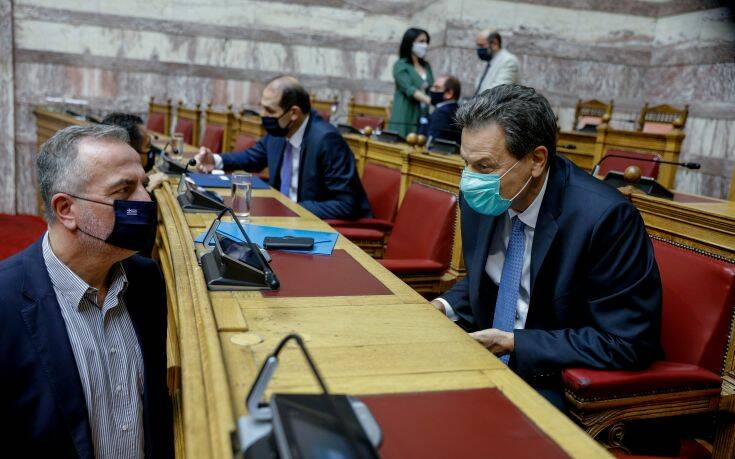 Βγήκαν… μαχαίρια στη Βουλή με φόντο τη διαχείριση της κακοκαιρίας «Ιανός» και του κορονοϊού