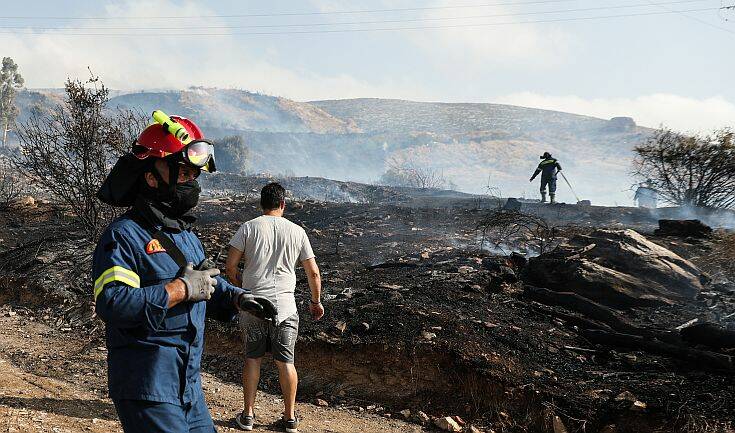 Τέθηκε υπό μερικό έλεγχο η φωτιά στον Καρέα &#8211; Παραμένουν στο σημείο οι Πυροσβεστικές δυνάμεις