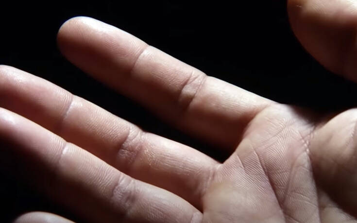 Δεν έχεις ξαναδεί τόσο κοντά τον ιδρώτα στα χέρια σου