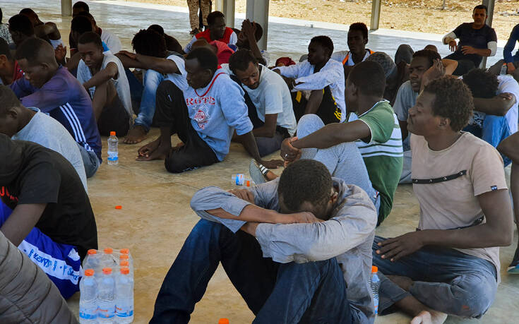 Πρόσφυγες και μετανάστες «παγιδευμένοι» στη Λιβύη &#8211; Καταγγελίες για φρικιαστικές παραβιάσεις δικαιωμάτων