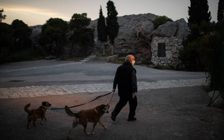 Λαζανάς: Μάσκα παντού και σε εξωτερικούς χώρους για να αποφύγουμε το lockdown