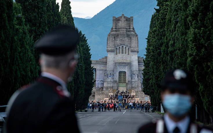 Αύξηση-ρεκόρ των νέων κρουσμάτων κορονοϊού στην Ιταλία: 15.199 περιστατικά,  127 νεκροί