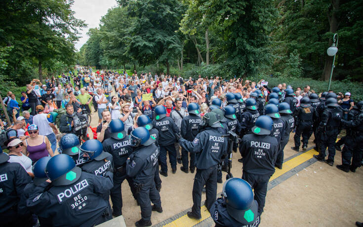 Το Βερολίνο κάνει την αρχή: Υποχρεωτική χρήση μάσκας στις διαδηλώσεις