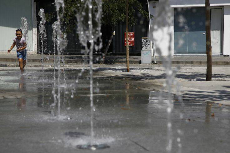Η Κύπρος ψήνεται με 45 βαθμούς Κελσίου και η έναρξη της νέας σχολικής χρονιάς αναστέλλεται