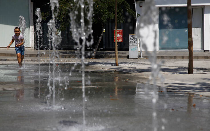 «Φούρνος» η Κύπρος – Στους 45 βαθμούς το θερμόμετρο, κόκκινη προειδοποίηση από τη Μετεωρολογική Υπηρεσία
