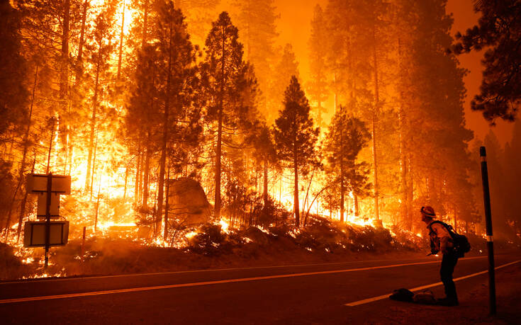 Φλέγεται η Καλιφόρνια από τρείς μεγάλες δασικές πυρκαγιές