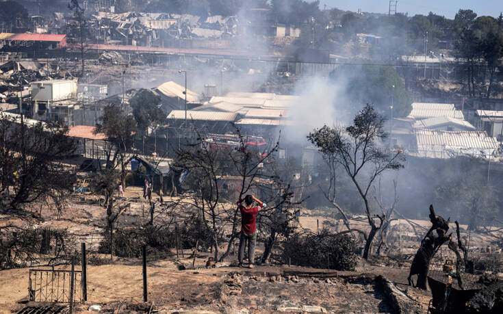 Φωτιά στη Μόρια: Οι θλιβερές εικόνες κάνουν τον γύρο του κόσμου &#8211; Τι μεταδίδουν διεθνή ΜΜΕ