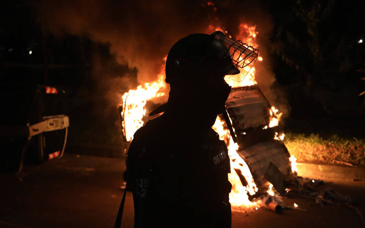 Ο Ιβάν Ντούκε βγάζει τον στρατό στους δρόμους εναντίον των διαδηλωτών