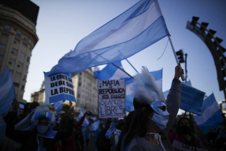 Αργεντινή: Πλήθος κόσμους στη διαδήλωση κατά των μέτρων για τον περιορισμό του κορονοϊού