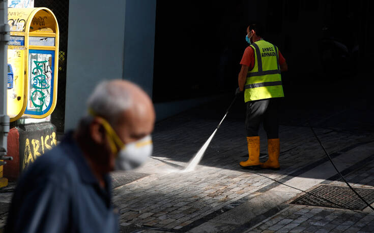 Γώγος: Θα μπορούσαμε να βγάλουμε τις μάσκες σε ένα χρόνο