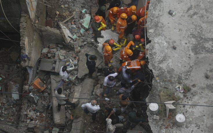 Εξανεμίζονται οι ελπίδες για επιζώντες στην Ινδία- 35 οι νεκροί από την κατάρρευση κτιρίου