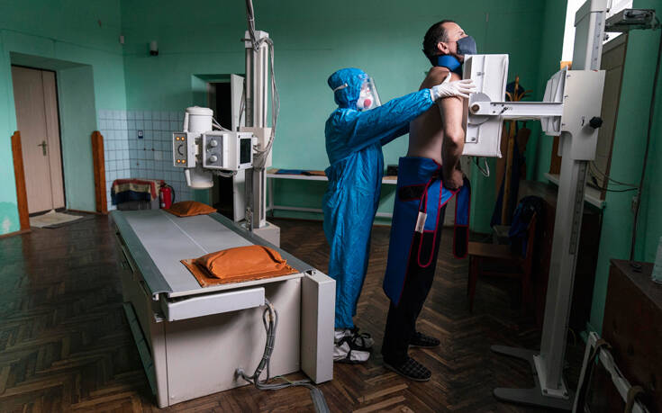 Ουκρανία: Τρεις ασθενείς κι ένας γιατρός έχασαν τη ζωή τους από πυρκαγιά σε νοσοκομείο για ασθενείς με κορονοϊό