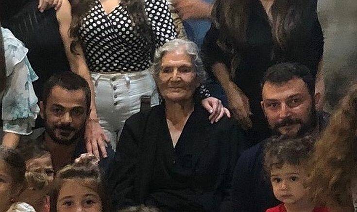 «Φέρε επαέ τα εγγόνια μου να βγάλομε μια φωτογραφία» – Μια φωτογραφία ολόκληρη ευτυχία